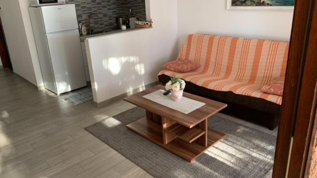 Apartments Toni-Malinska Bagian luar foto